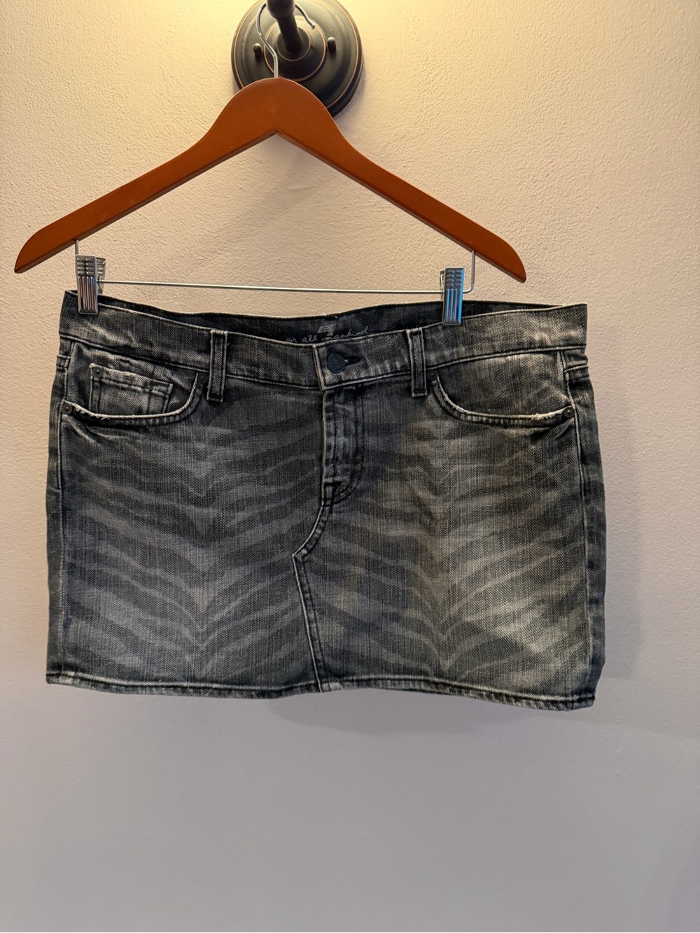7 For All Mankind Tiger Stripe Denim Mini Skirt Grey Black Animal Print Size 32